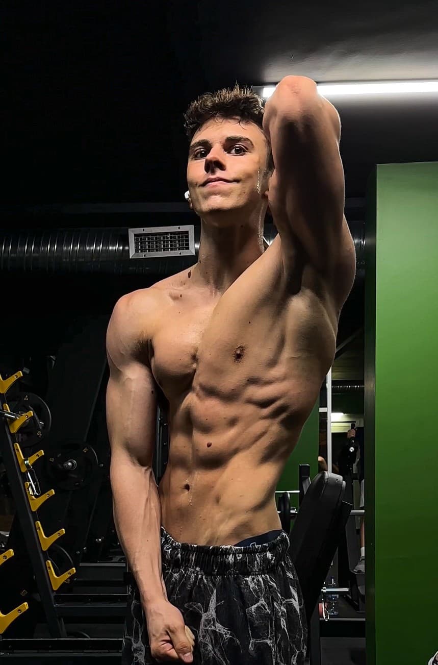 Arda, online coach at Arda Fitness